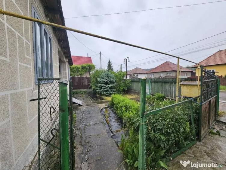 Casă cu 5 camere în Central