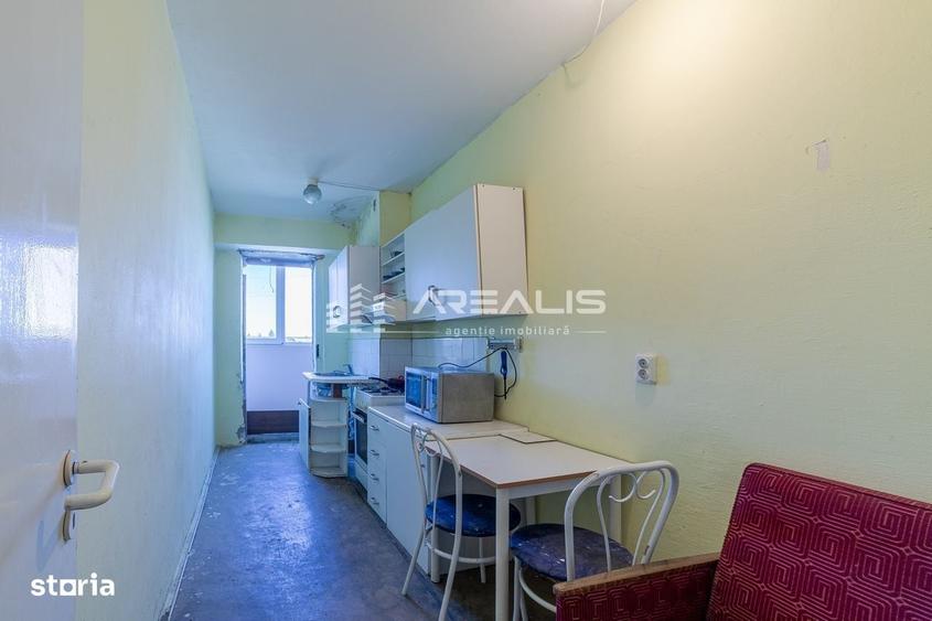 Apartament cu 3 camere în Polivalentă