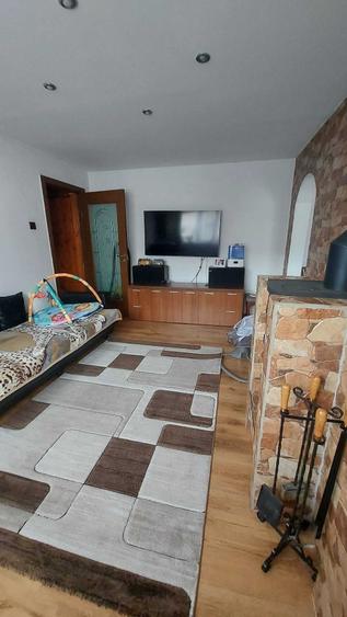 Apartament cu 3 camere semidecomandat în Central