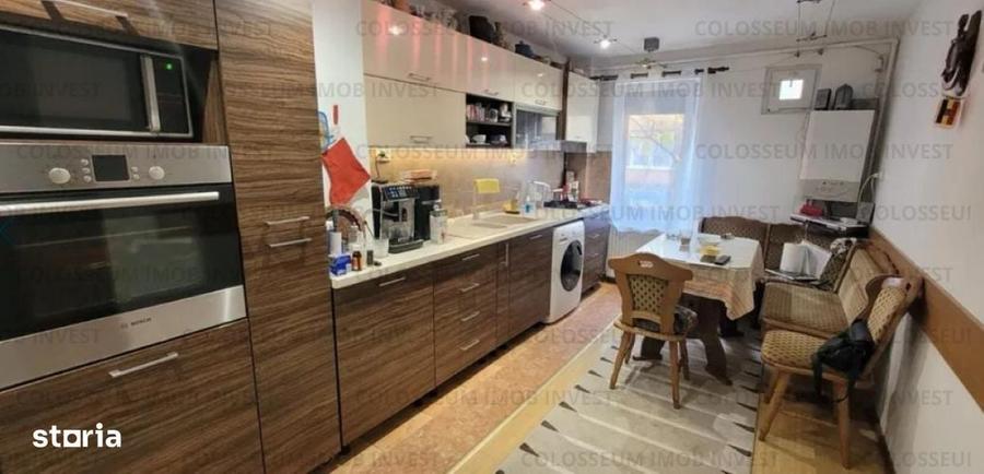 Apartament cu 3 camere decomandat în Craiter