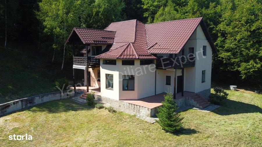 Casă cu 4 camere cu Teren 6842 Mp în Brădetu