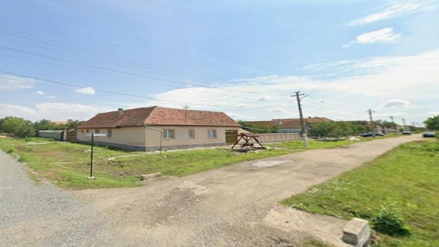 Casă individuală cu 5 camere cu Teren 1450 Mp în Zărand