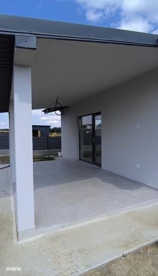 Casă cu 3 camere în Ciurbești
