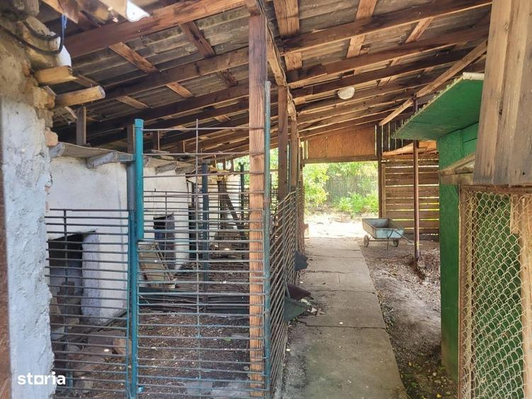 Casă cu 4 camere cu Teren 1300 Mp în Salcia