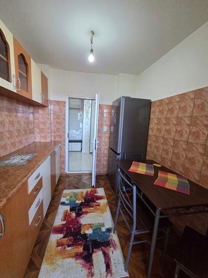 Apartament cu 2 camere decomandat în Școlilor