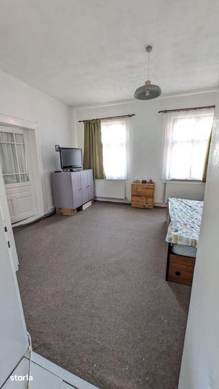 Casă cu 3 camere cu Teren 2987 Mp în Central