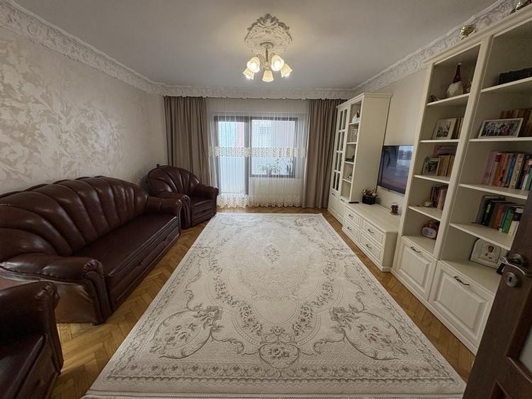Apartament cu 3 camere în Sat Vacanță