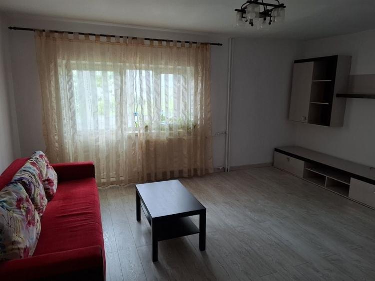 Apartament cu 3 camere în Mărășești