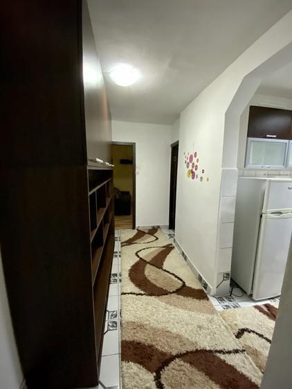 Garsonieră decomandată, mobilată în Girocului