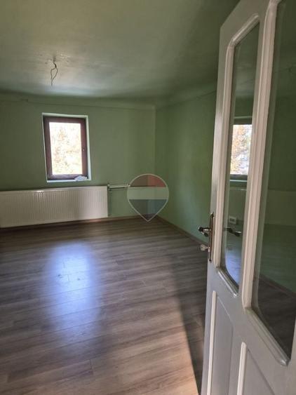 Casă individuală cu 21 camere cu Teren 966 Mp în Central