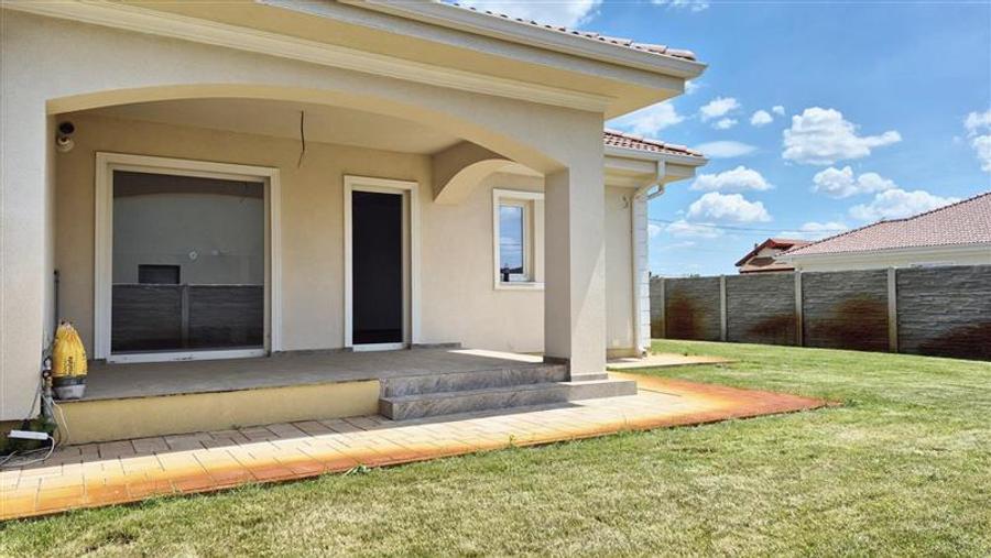 Duplex cu 4 camere cu Canalizare în Moșnița Nouă
