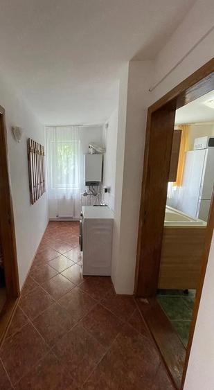 Apartament cu 3 camere semidecomandat în Vest