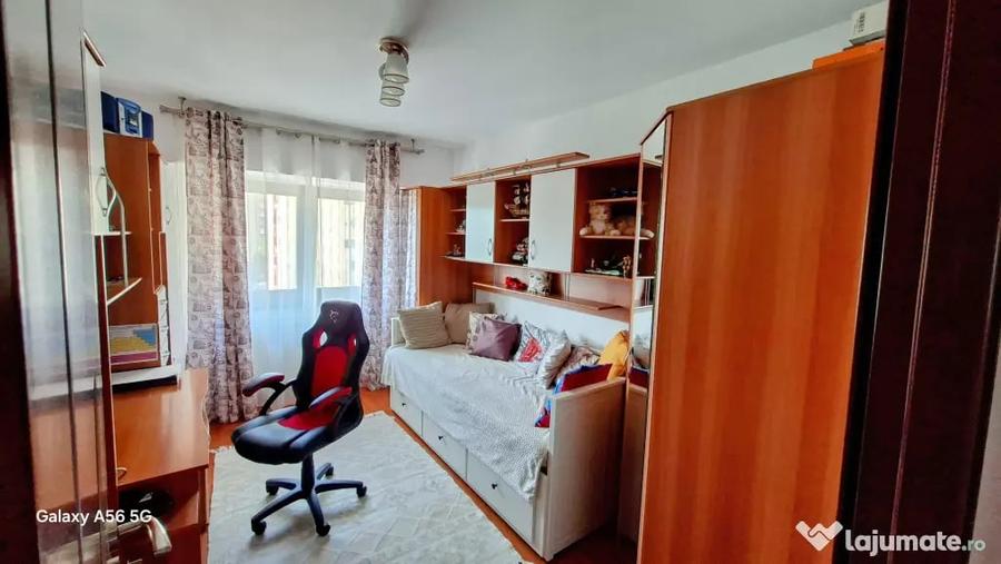 Apartament cu 3 camere decomandat în Scriitorilor