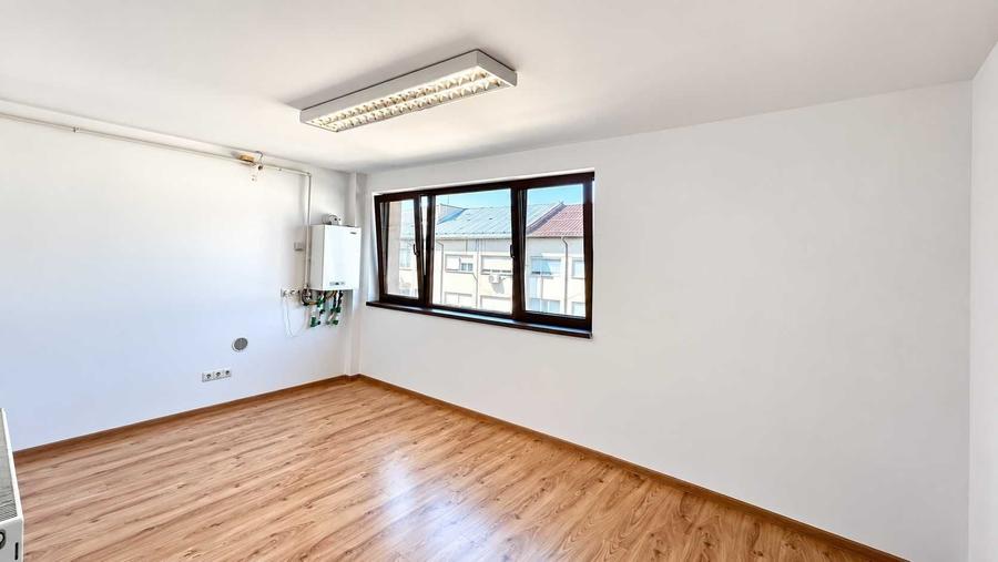 Spațiu comercial, de 97 mp, în Central