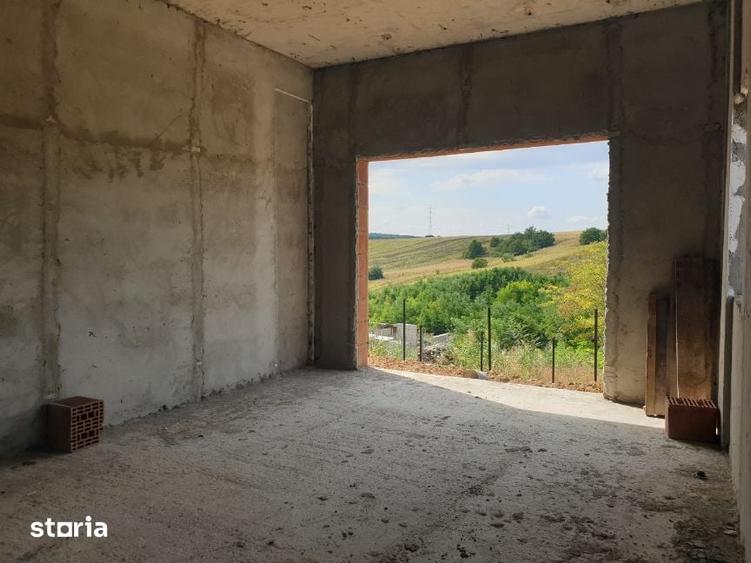 Casă cu 5 camere cu Teren 350 Mp în Rediu