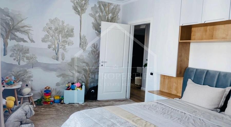 Apartament cu 3 camere decomandat, mobilat în Sisești