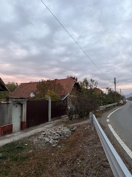 Casă cu 3 camere în Bârsa