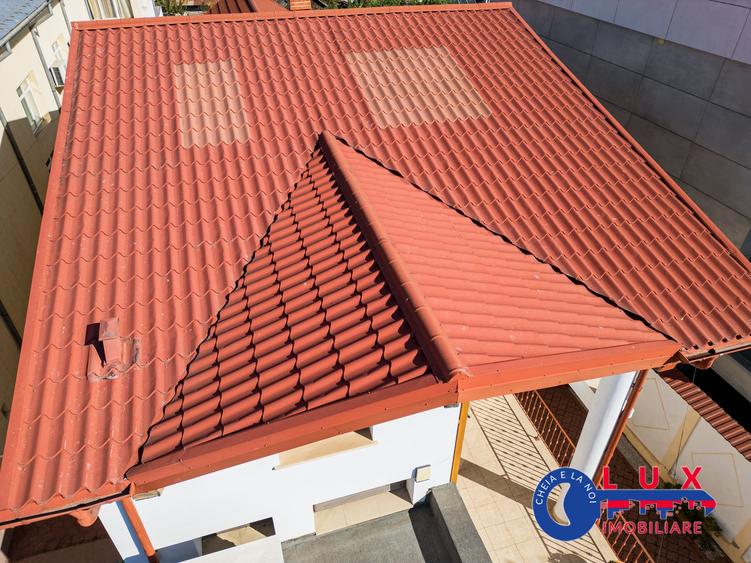 Casă cu 7 camere cu Teren 436 Mp în Central