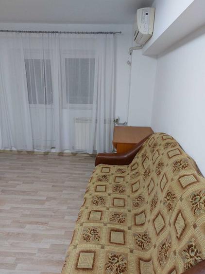 Apartament cu 3 camere semidecomandat în Muncii