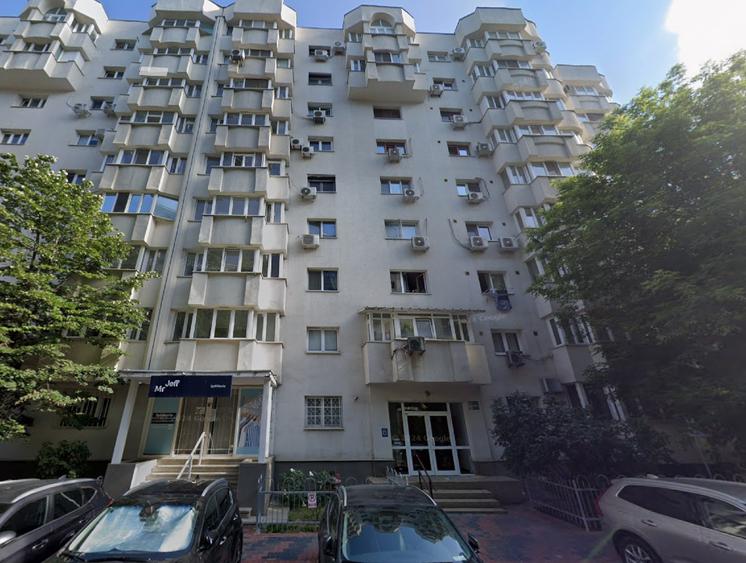 Apartament cu 3 camere, mobilat în Unirii