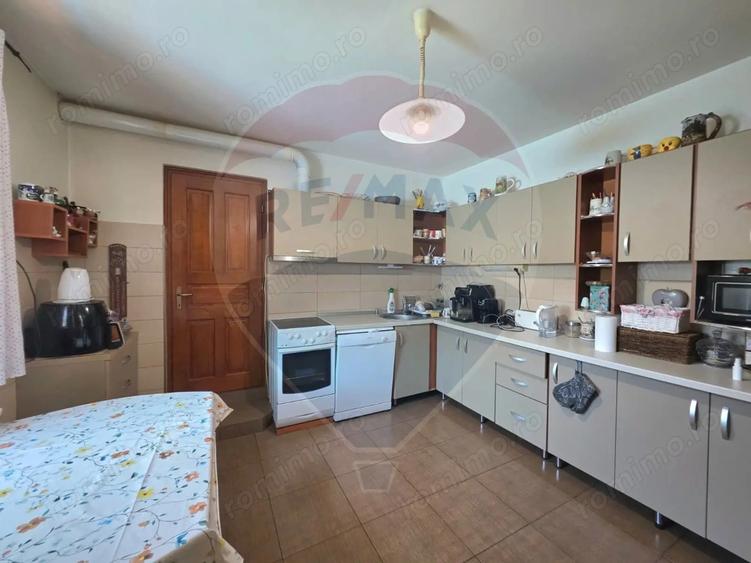 Casă cu 3 camere cu Teren 4534 Mp în Sud