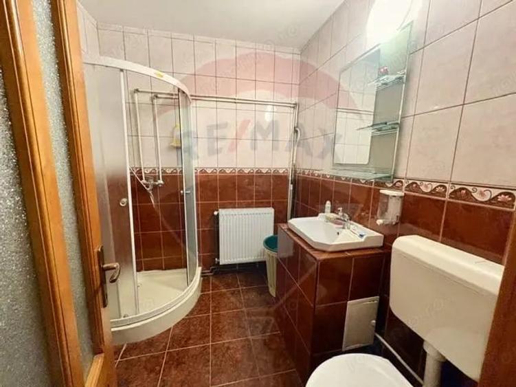 Apartament cu 3 camere decomandat în Sud