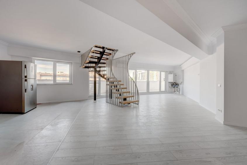 Penthouse cu 6 camere în Timpuri Noi