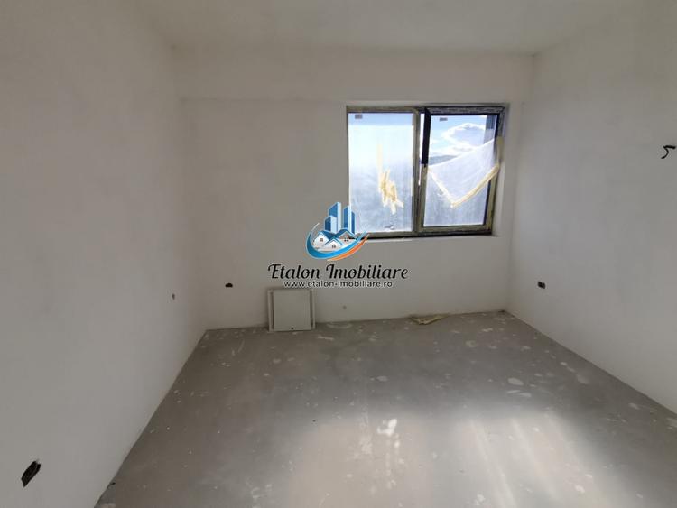 Apartament cu 3 camere semidecomandat în Dărmănești