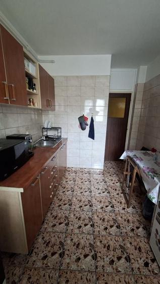 Apartament cu 3 camere decomandat în Rahova