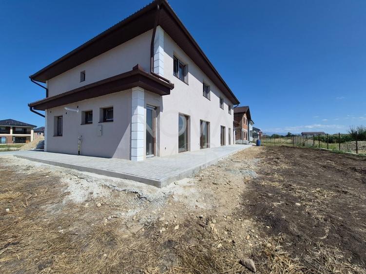 Duplex cu 4 camere cu Canalizare în Șura Mică