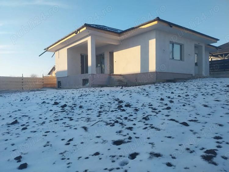 Casă cu 4 camere cu Teren 500 Mp în Dumești