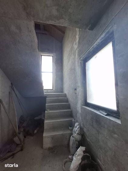 Casă cu 7 camere cu Teren 1118 Mp în Central