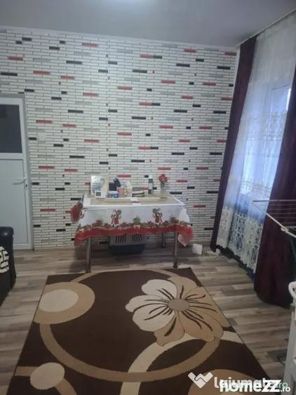 Casă cu 7 camere cu Teren 271 Mp în Central