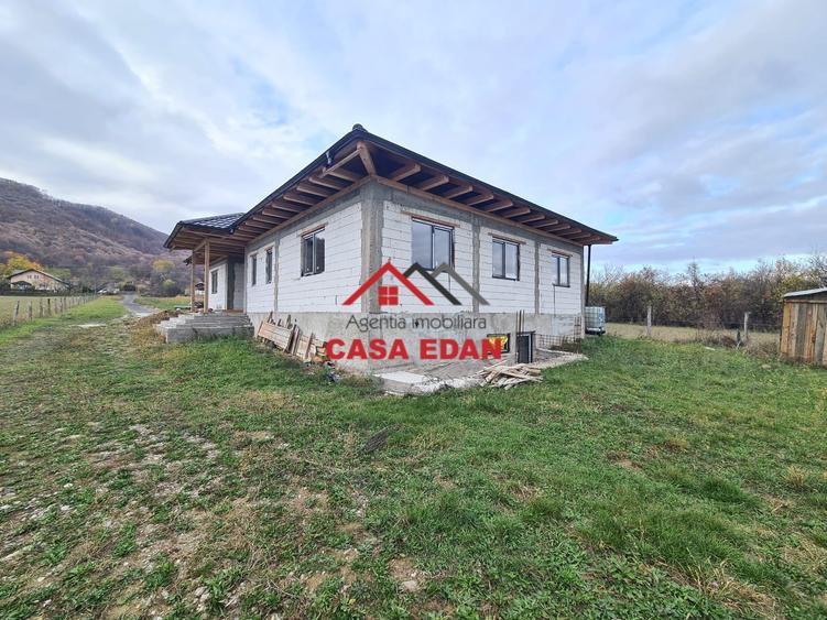 Casă individuală cu 5 camere cu Teren 5034 Mp în Câmpina