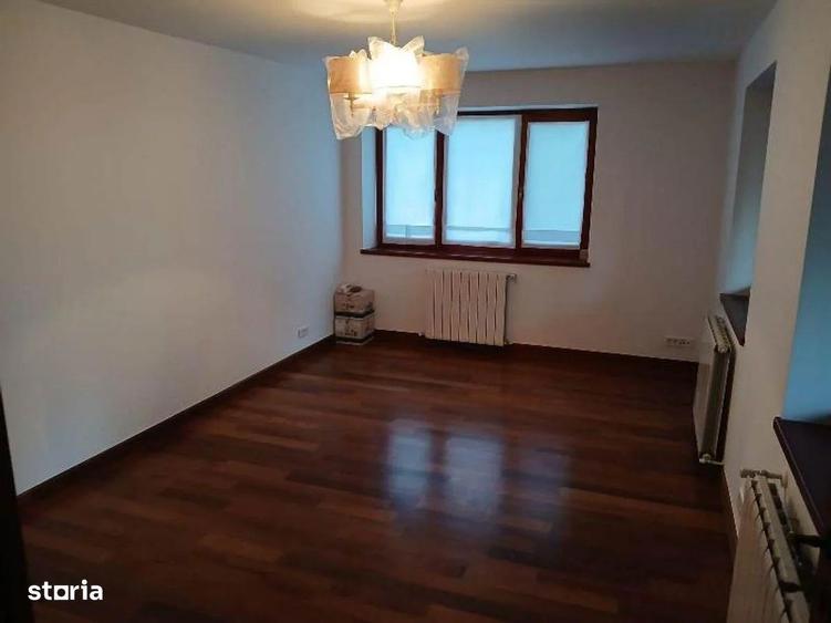 Casă cu 5 camere cu Canalizare în Giurgiului