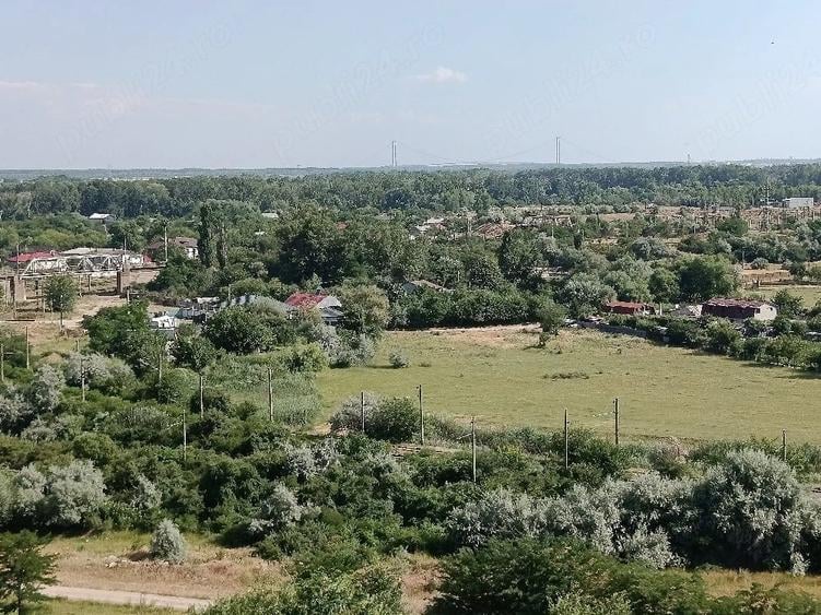 Teren de 2500 mp, în Micro 17