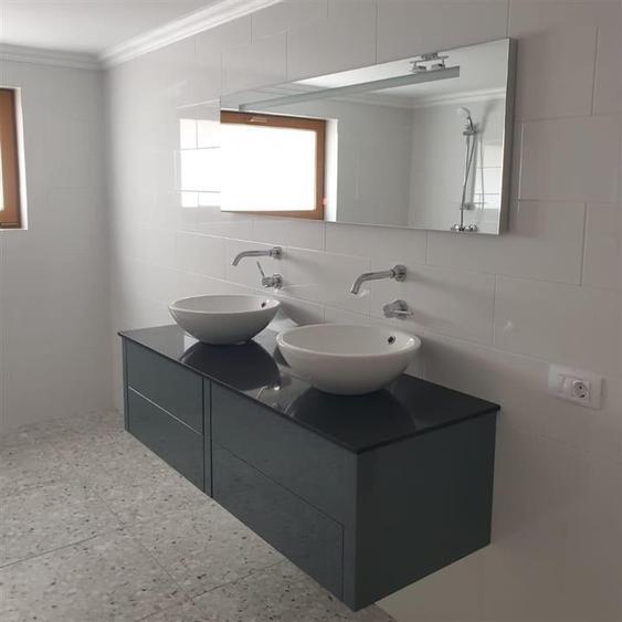 Casă individuală cu 6 camere cu Teren 3000 Mp în Văleni-Stânișoara