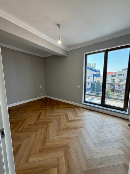 Apartament cu 3 camere decomandat în Aviației