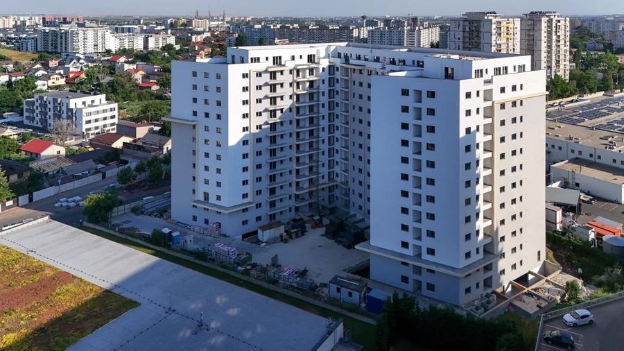 Apartament cu 3 camere decomandat în Titan