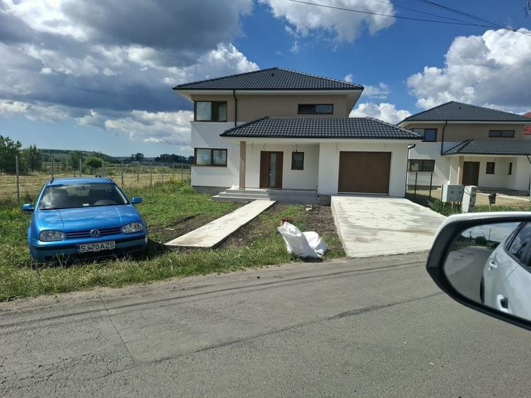 Casă cu 4 camere în Jucu