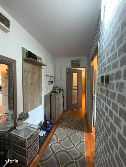 Apartament cu 2 camere semidecomandat, mobilat în Soarelui