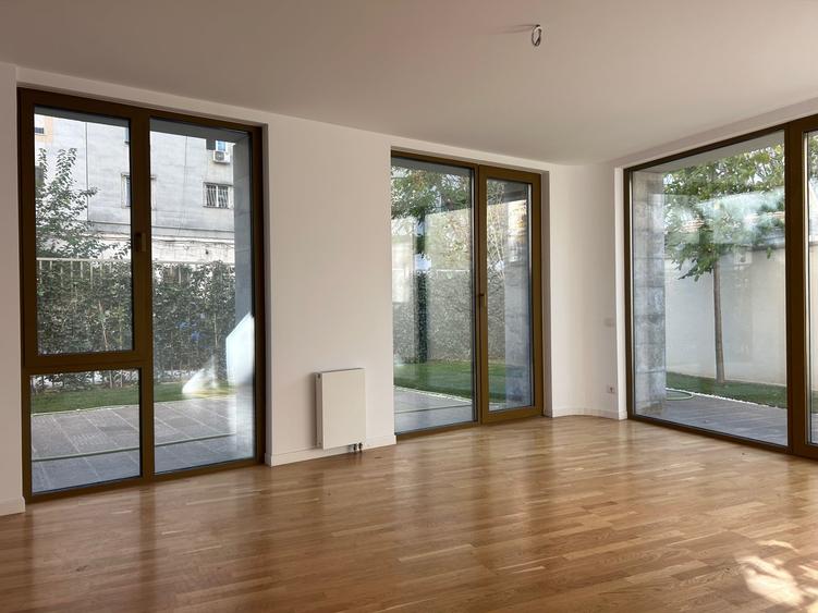 Apartament cu 3 camere în P-ța Victoriei