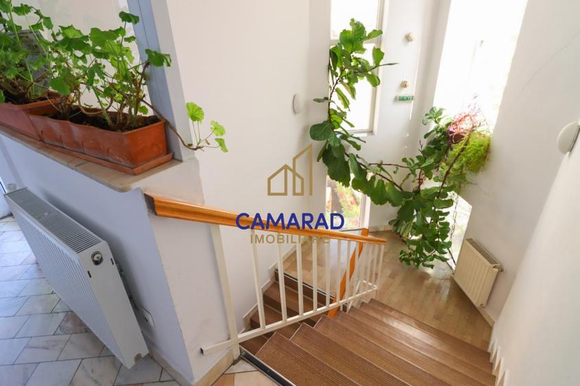 Casă individuală cu 10 camere cu Canalizare în Iancului
