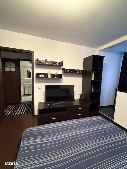 Apartament cu 3 camere decomandat în Titan