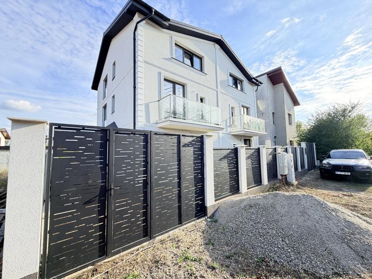 Duplex cu 4 camere cu Canalizare în Exterior Sud