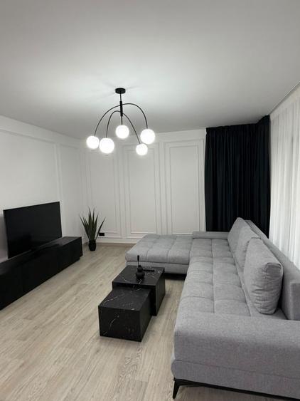 Apartament cu 3 camere semidecomandat, mobilat în Dristor