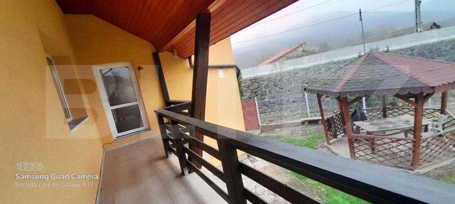 Casă individuală cu 4 camere cu Garaj în Exterior Vest