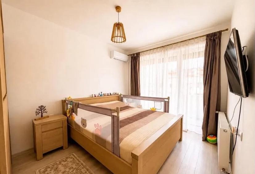 Apartament cu 3 camere decomandat, mobilat în Tractorul