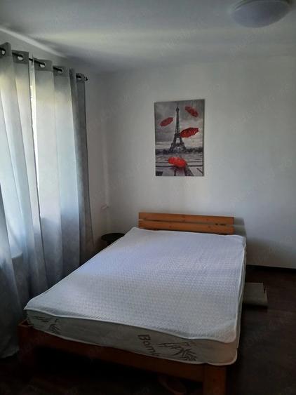 Garsonieră decomandată în Vest