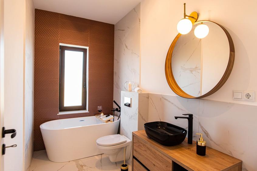 Casă cu 4 camere cu Teren 180 Mp în Central